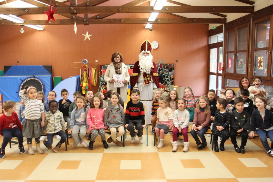 Saint Nicolas en tournée dans les écoles !
