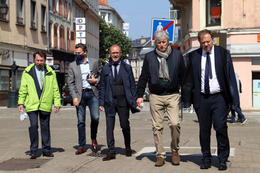 Christophe SALIN (sous-préfet de Sarreguemines), Jérémie CAHN (Manager du centre-ville), Marc ZINGRAFF (premier adjoint), Céleste LETT (maire de Sarreguemines), Didier MARTIN (préfet de la Moselle)