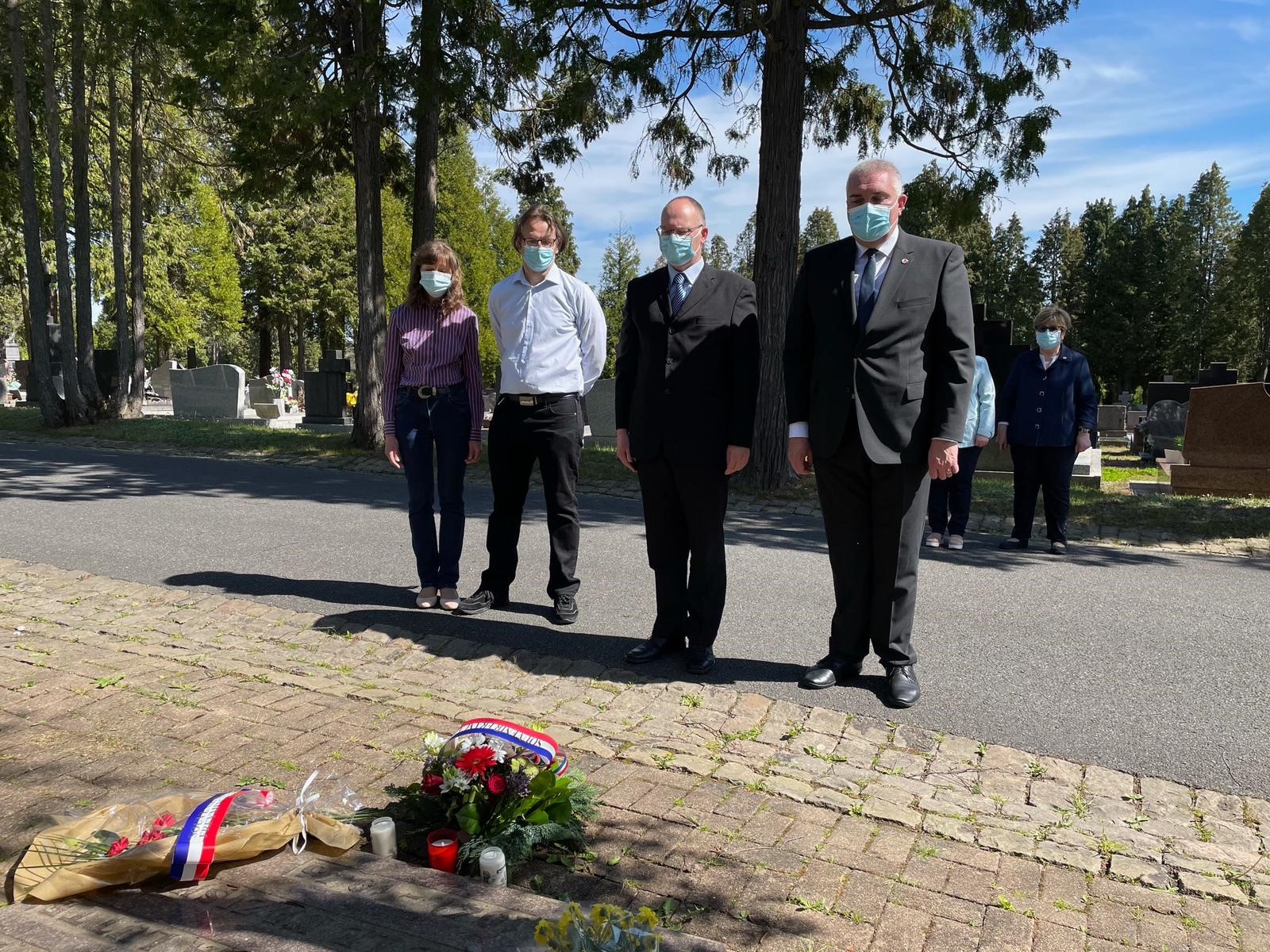 Cérémonie d'hommage au Carré russe 