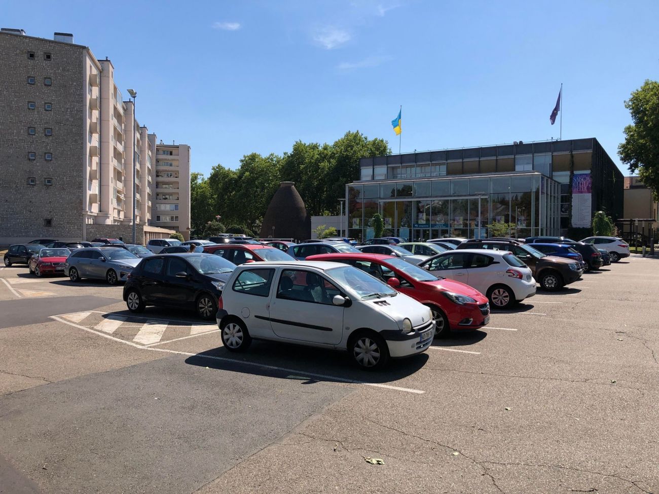 Le marché prendra place sur le parking de l'Hôtel de Ville,...